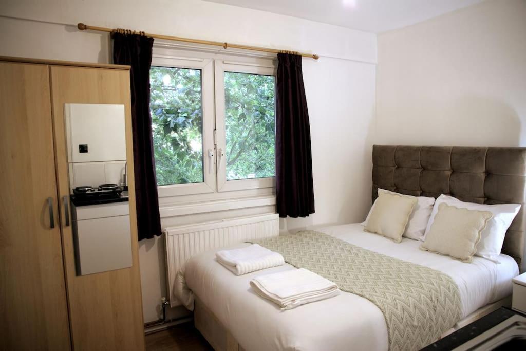 Ensuite With Kitchen Stunning Double-Bed Room In Zone 2 런던 외부 사진