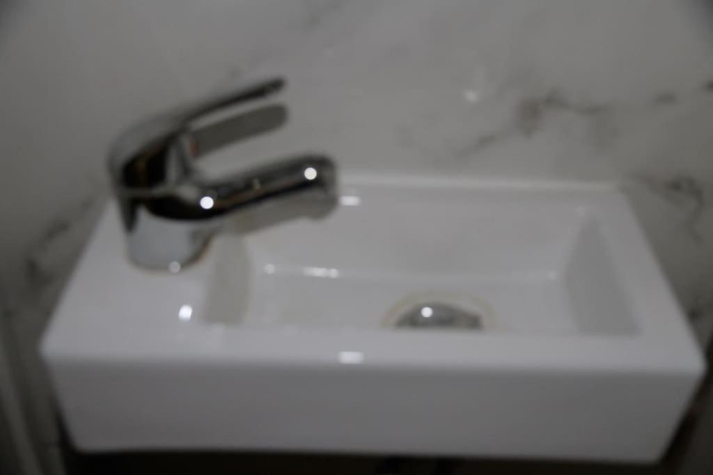 Ensuite With Kitchen Stunning Double-Bed Room In Zone 2 런던 외부 사진